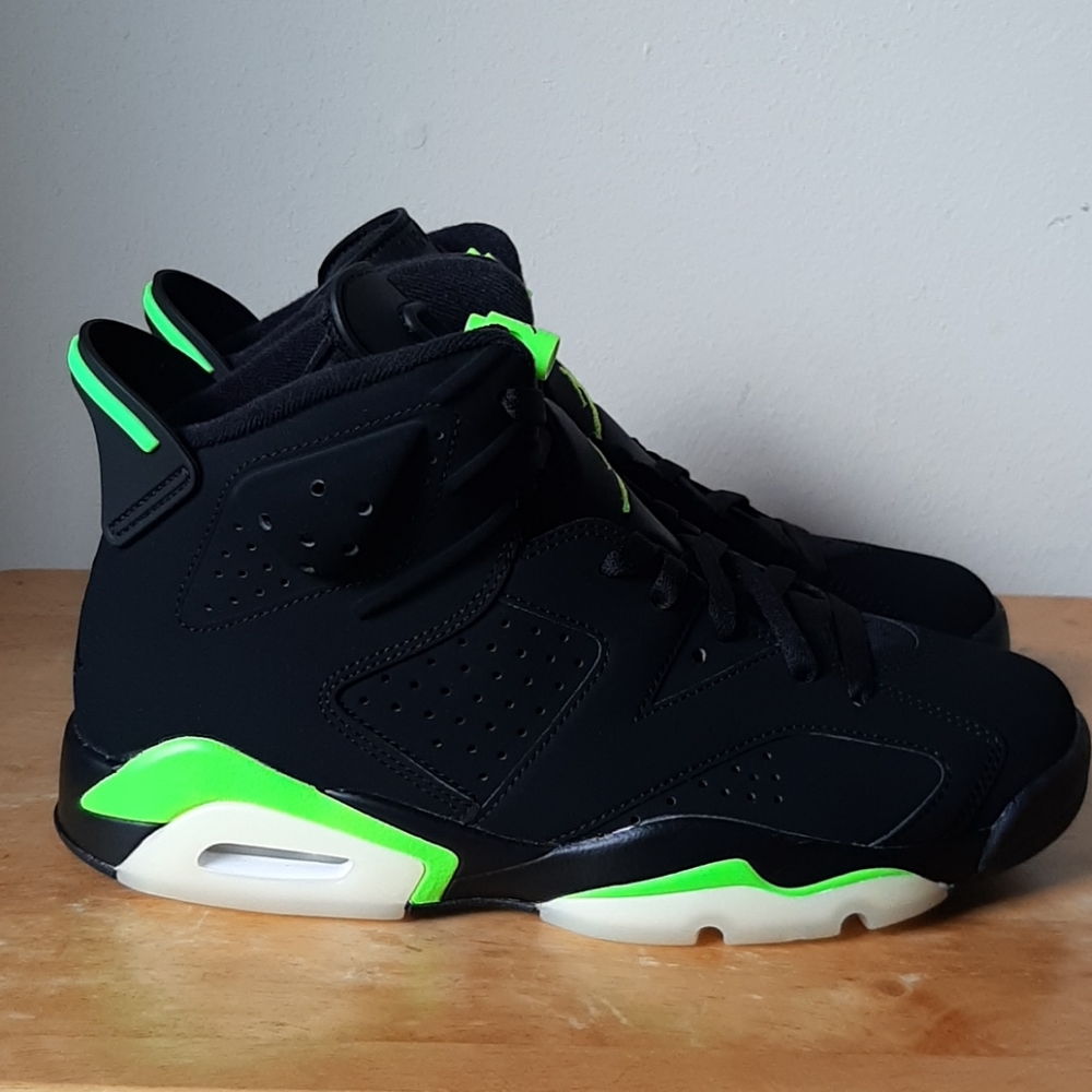 Men's Jordan 6 Retro Black/Electric Green sz. 8.5